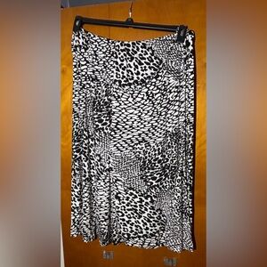 Black and White Patterned Women's Skirt from JM Collection, size 1X